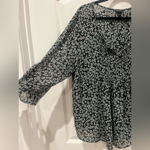 Torrid Black Floral Sheer Blouse – Size 2 - Picture 3 of 6